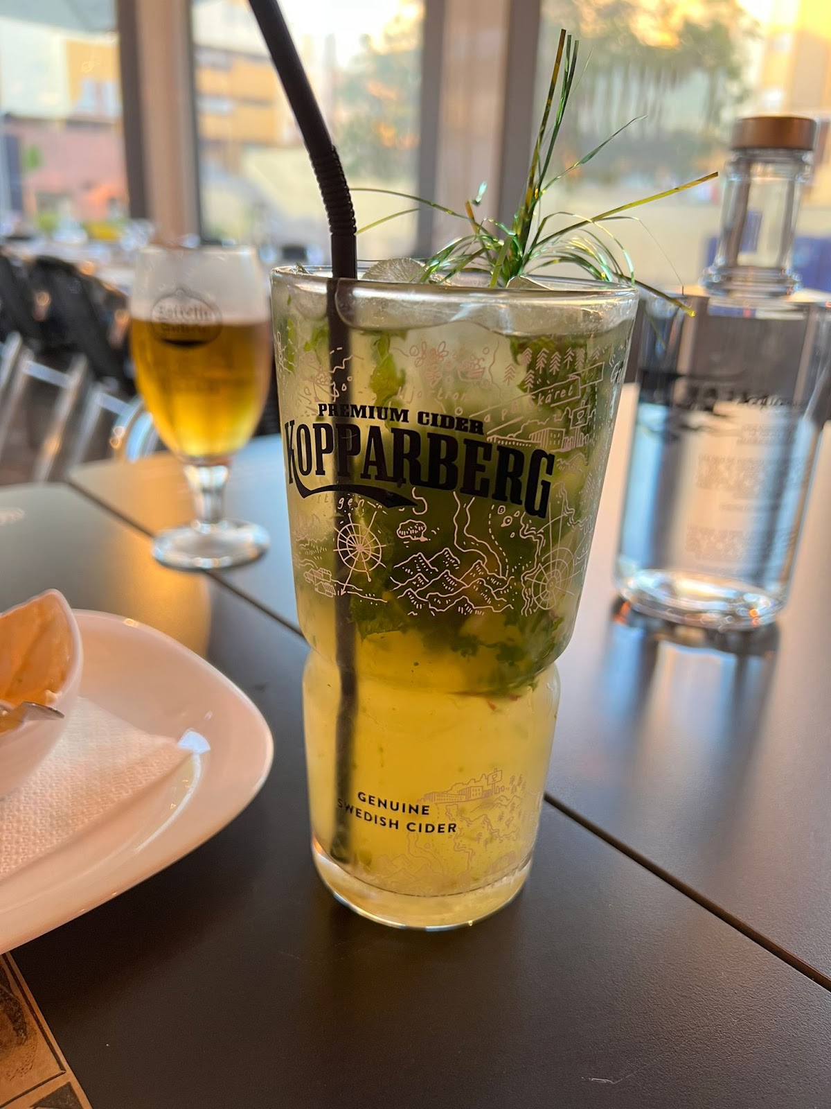 Cocktail Kopparberg com hortelã e cidra